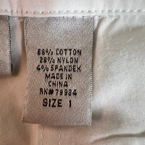 Chico's Women's white pants size 1 (Medium 8) crop pants casual - Picture 4 of 4